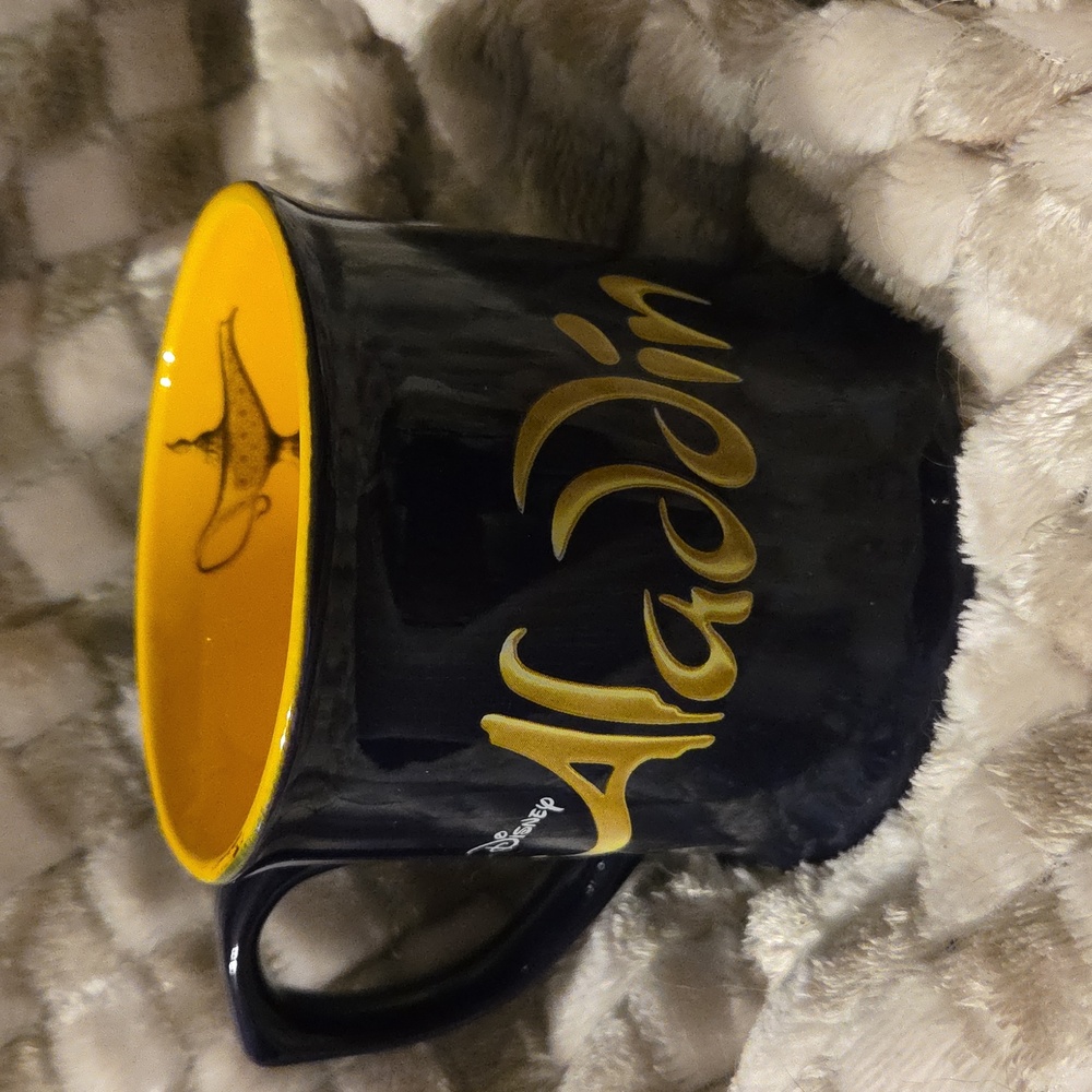 Broadway DISNEY Coffee Mug ALADDIN NAVY Yellow Inside Genie with lamp Inside